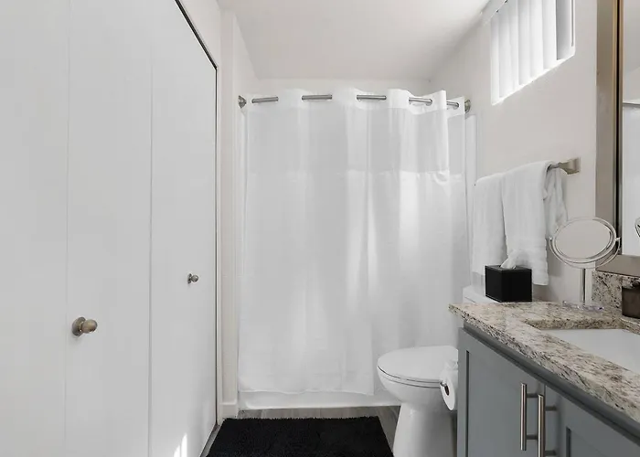 Urban Retreat 2br Near Asu & Shops Apartment *
